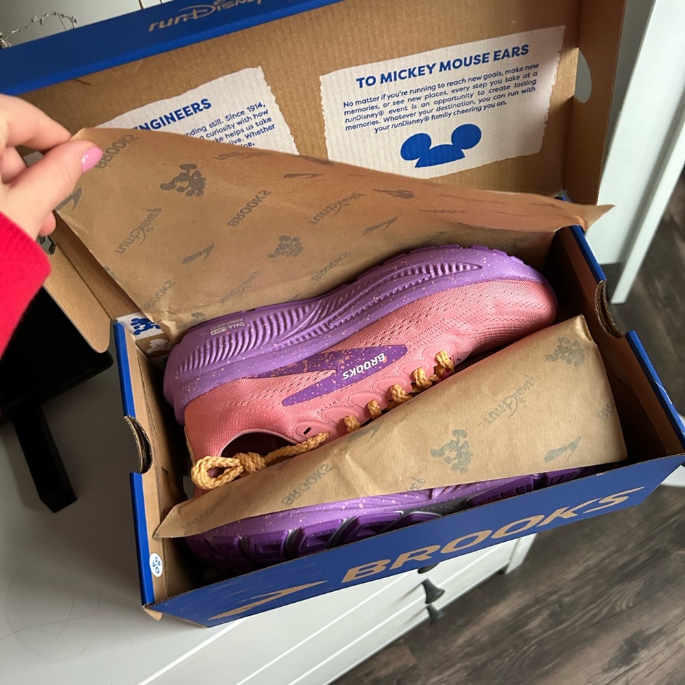 Rundisney Brooks Tangled / Rapunzel Ghost 17 Women’s Size 8.5D